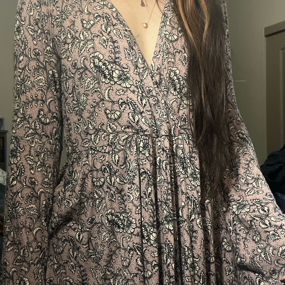 American eagle flowy soft and sexy blouse with shoulder holes